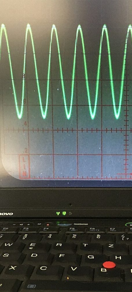 Oscillogram shown on laptop screen (cropped)