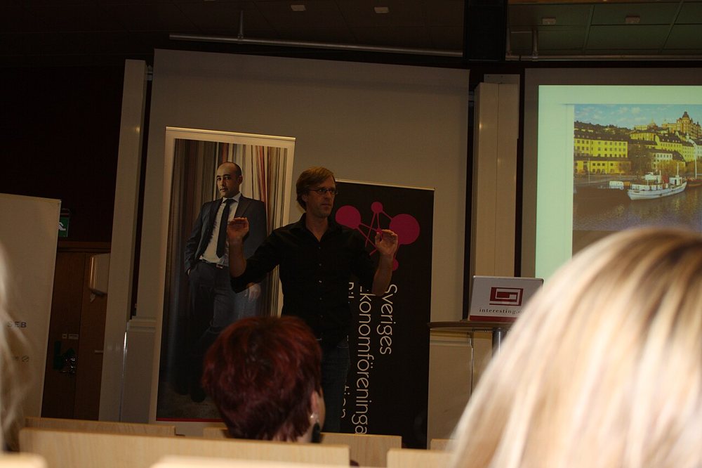 Fredrik Härén on stage at a conference